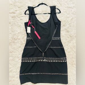 WALTER BAKER M Black
Sleeveless Studded Stretchy
Knit Dress